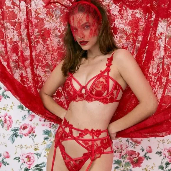 For Love & Lemons Romantic Roses Bra - Size Large (38A, 36B/C, 34DD, 38D) - Picture 6 of 13